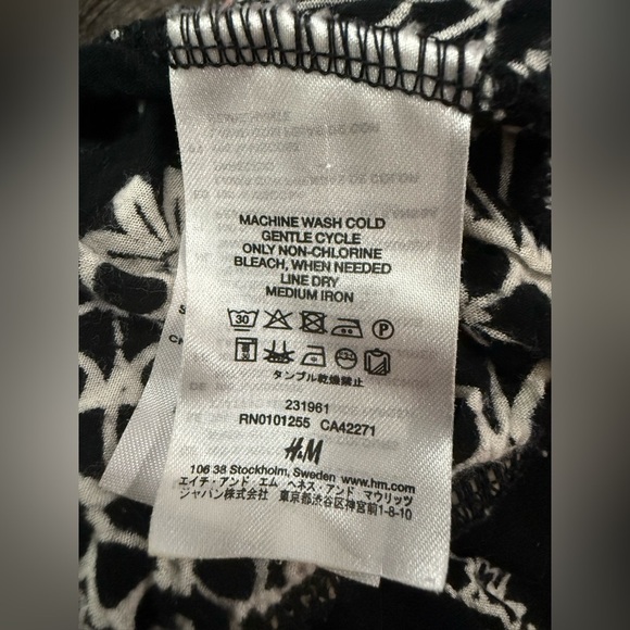 H&M Black Tank Top with White Floral Design - Picture 4 of 5